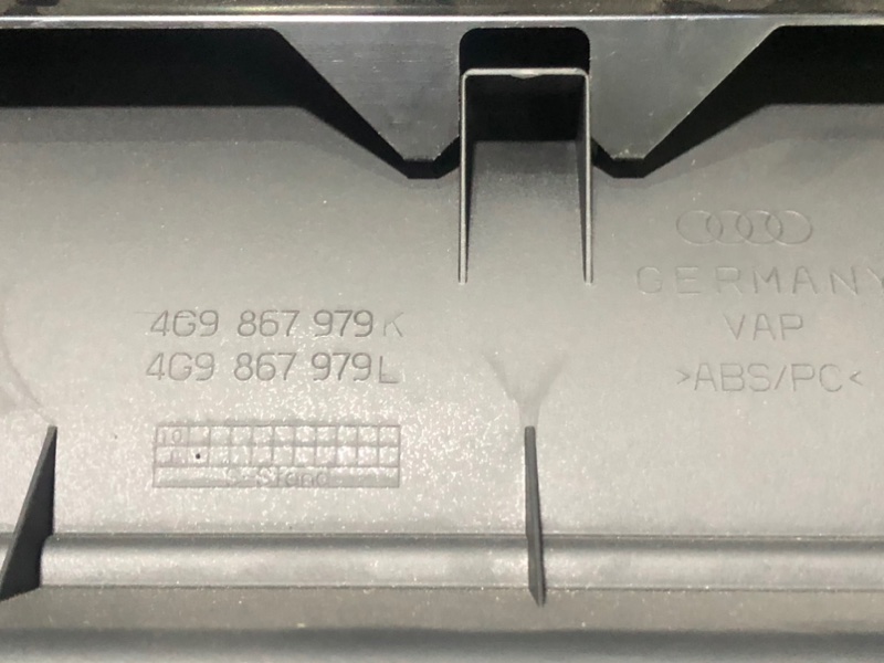 Обшивка крышки багажника