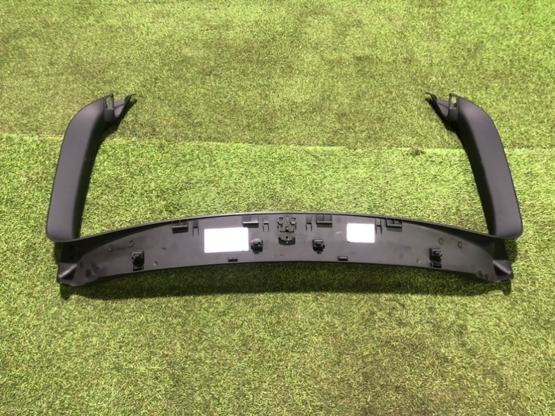 Обшивка крышки багажника