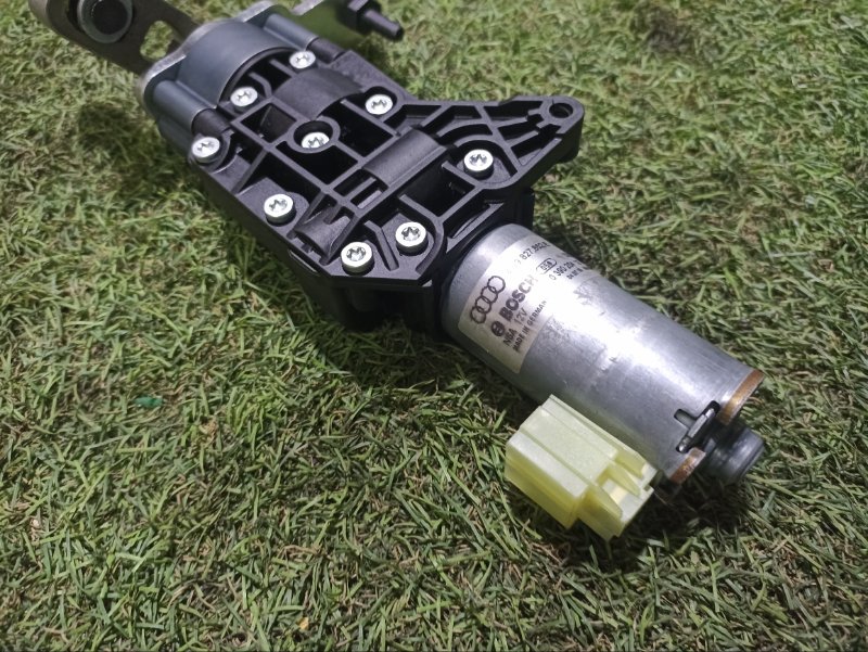 Моторчик крышки багажника