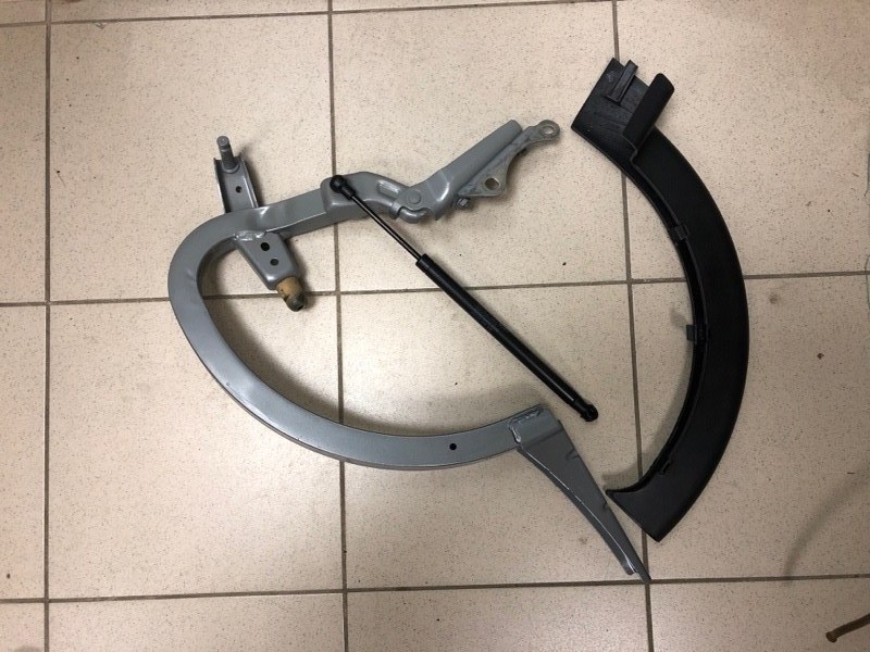 Петля крышки багажника