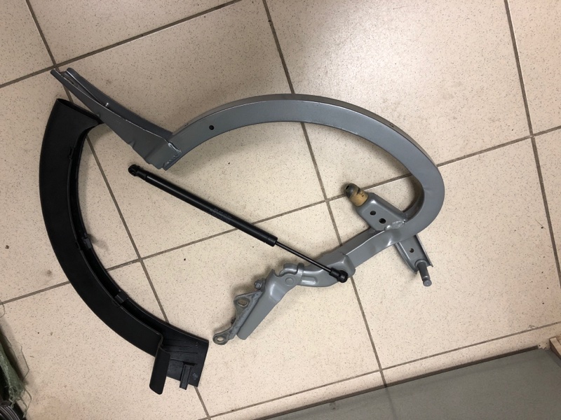 Петля крышки багажника