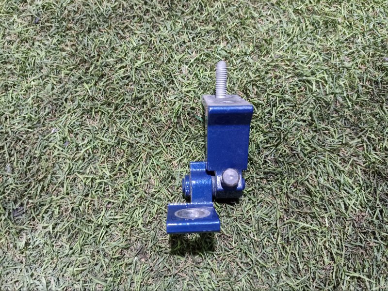 Петля двери