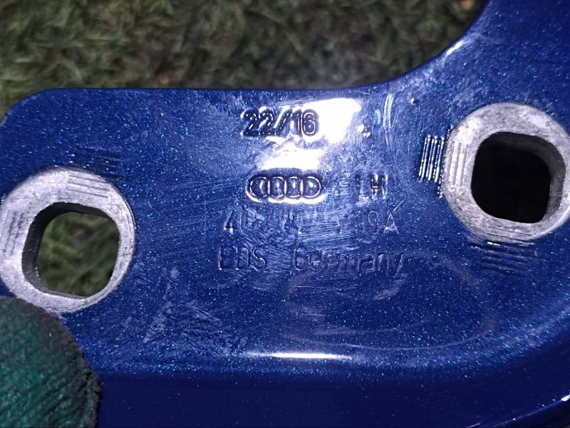 Петля крышки багажника