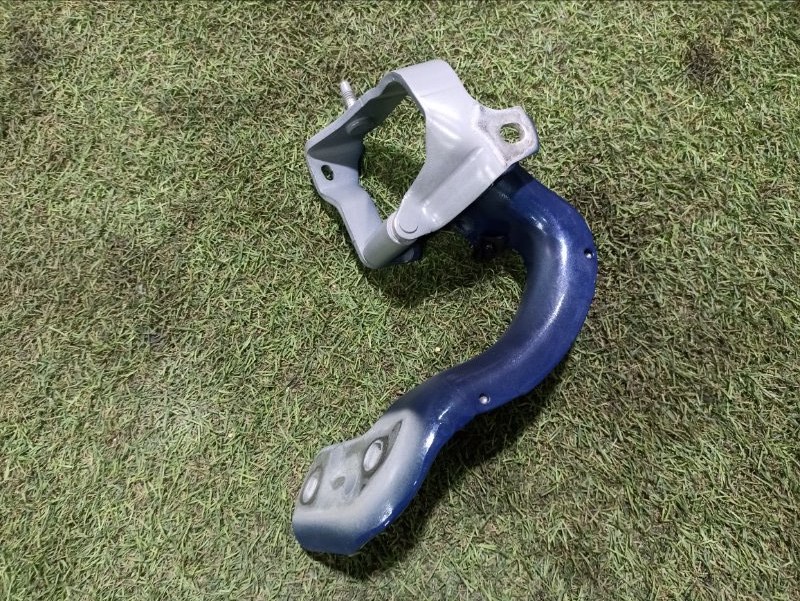 Петля крышки багажника