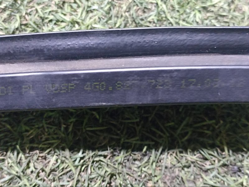 Уплотнитель капота