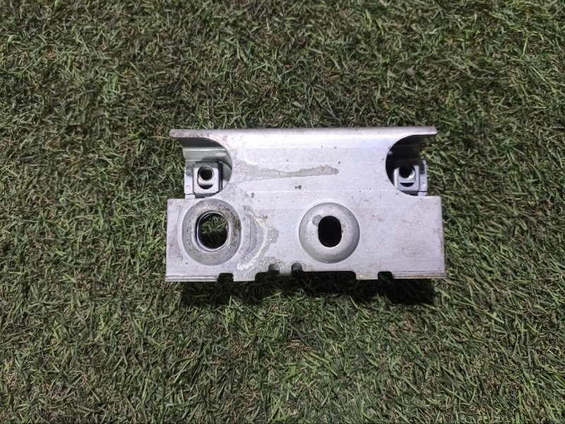 Кронштейн багажника