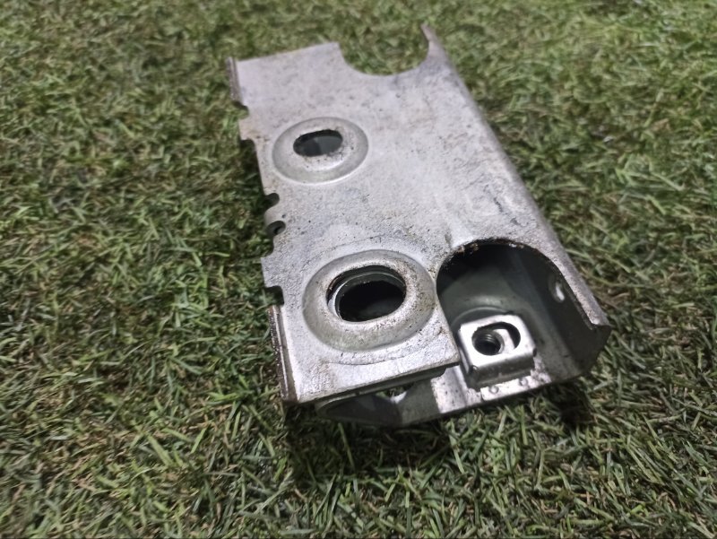 Кронштейн багажника