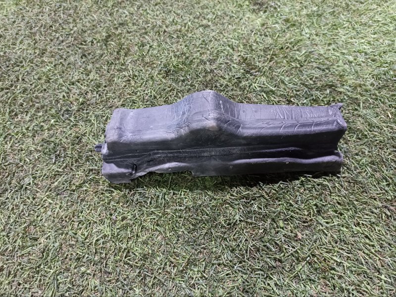 Уплотнитель капота