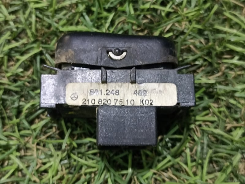 Кнопка обогрева сидений