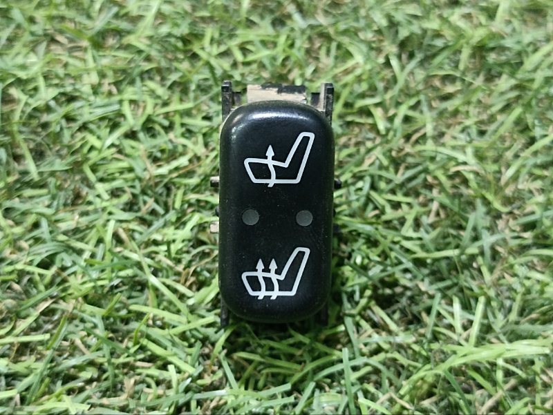 Кнопка обогрева сидений