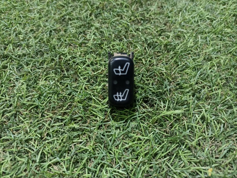 Кнопка обогрева сидений