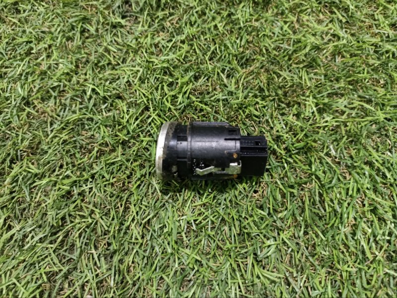 Кнопка запуска двигателя