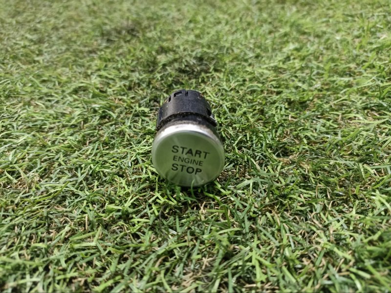 Кнопка запуска двигателя