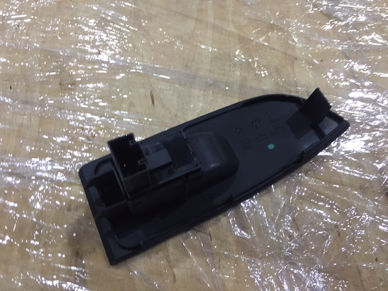 Кнопка стеклоподъемника