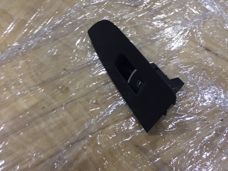 Кнопка стеклоподъемника