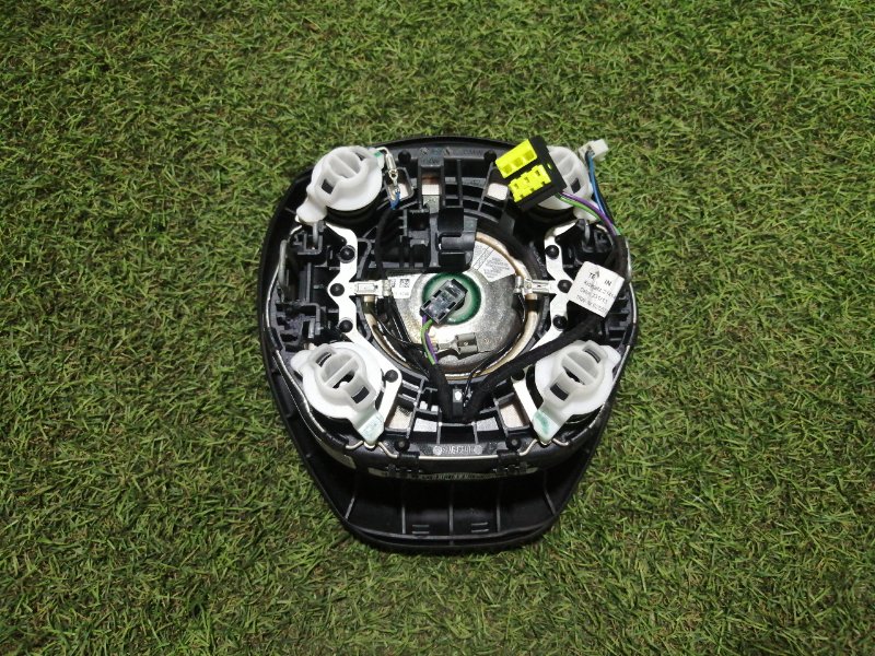 Подушка безопасности в рулевое колесо