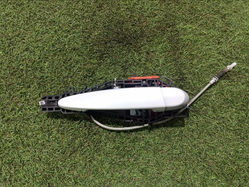 Ручка двери передней наружная правая