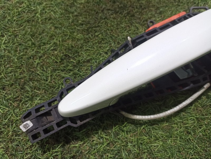 Ручка двери передней наружная правая