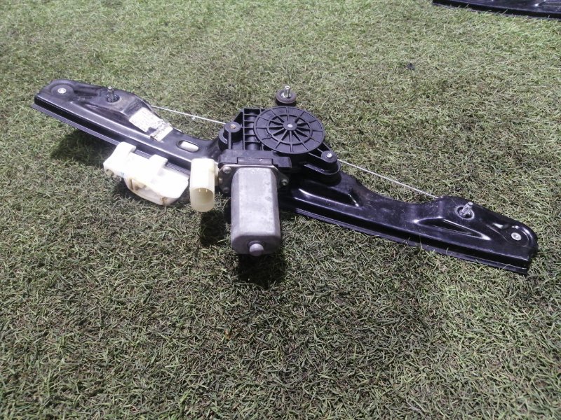 Стеклоподъемник электр. задний правый