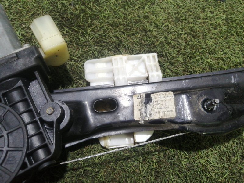 Стеклоподъемник электр. задний правый