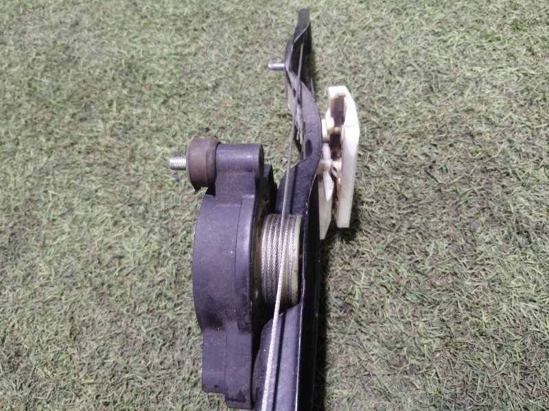 Стеклоподъемник электр. задний правый