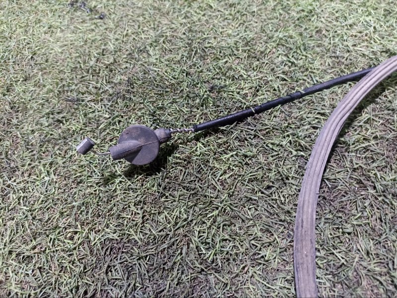 Трос открывания капота