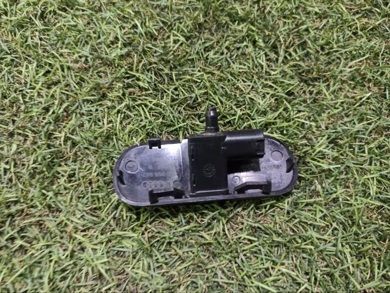 Форсунка омывателя фары