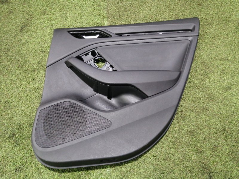 Обшивка двери задней правой