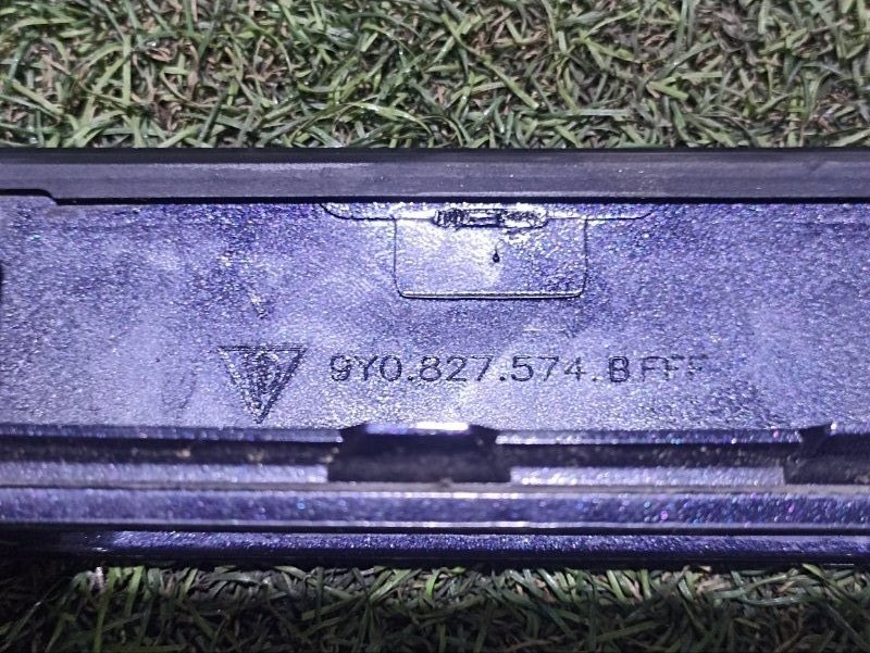 Накладка двери багажника