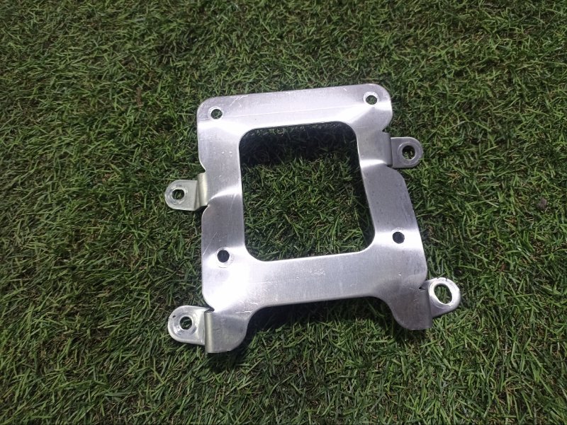 Кронштейн блока управления двигателем