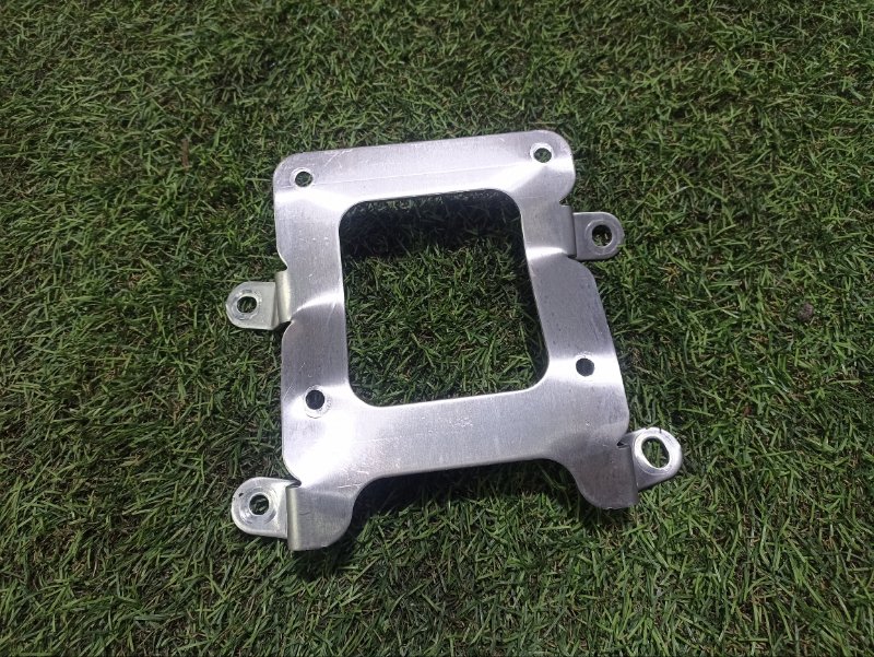 Кронштейн блока управления двигателем