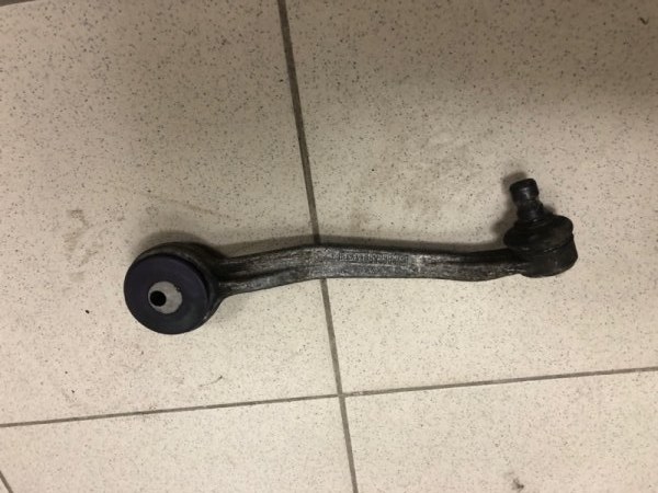 Рычаг передний правый