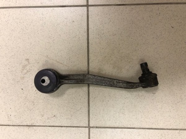 Рычаг передний правый