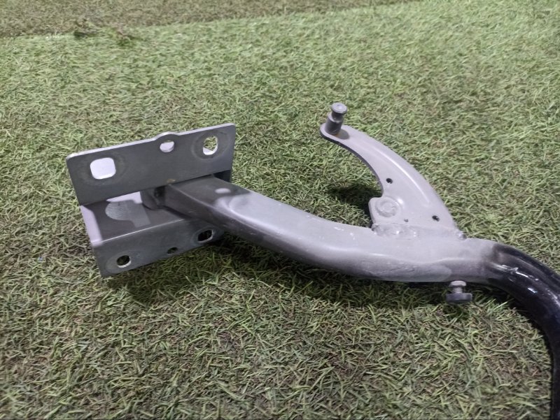 Петля крышки багажника