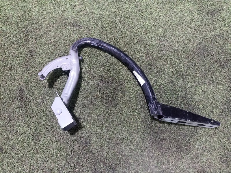 Петля крышки багажника