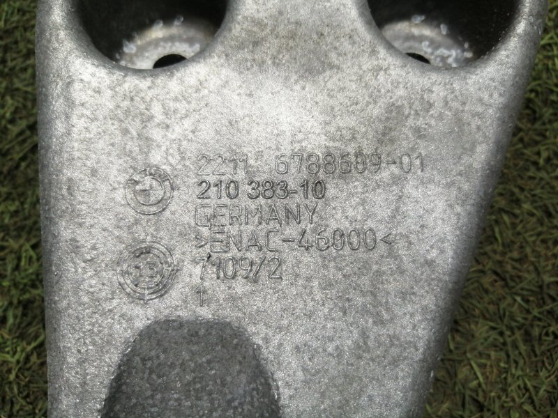 Кронштейн двигателя