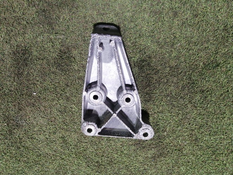 Кронштейн двигателя