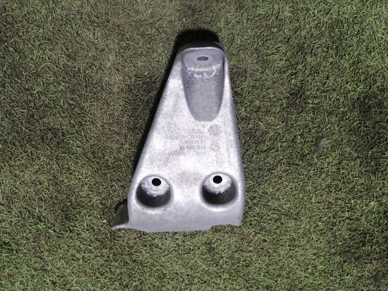 Кронштейн двигателя