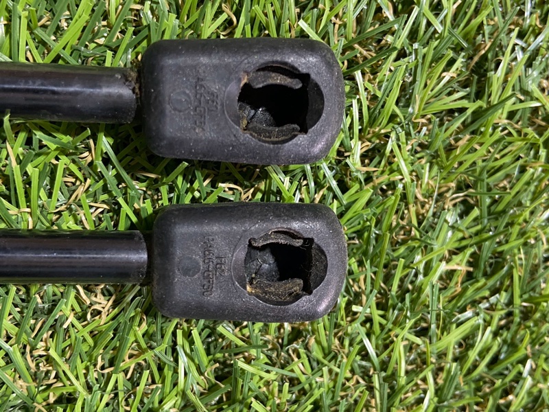 Амортизатор капота