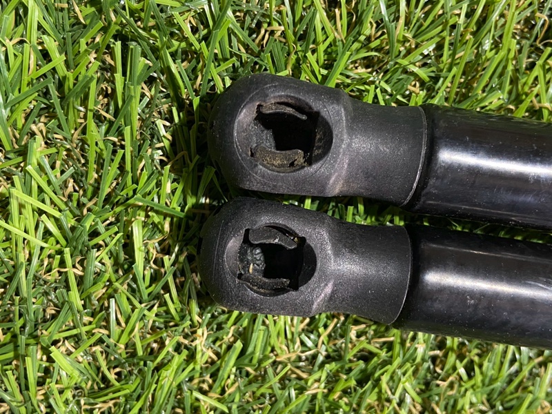 Амортизатор капота