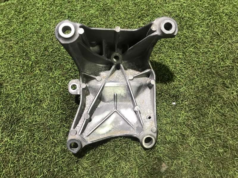 Кронштейн опоры двигателя