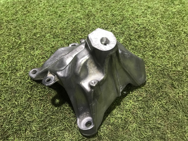 Кронштейн опоры двигателя