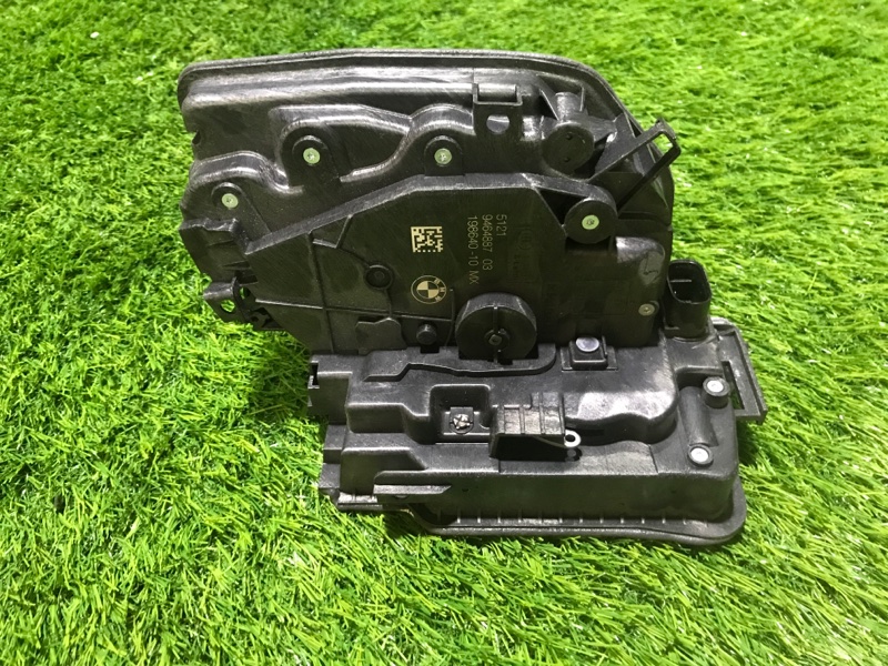 Замок двери передней левой