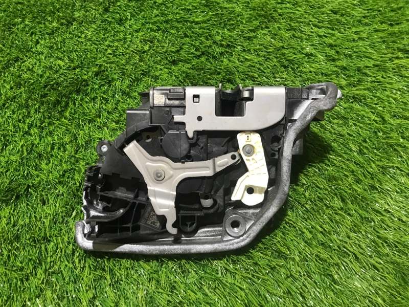 Замок двери передней левой