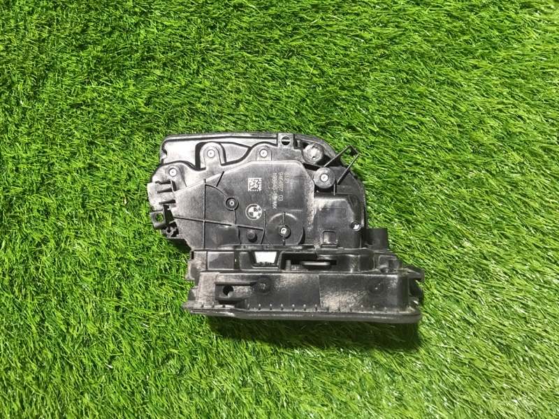 Замок двери передней левой