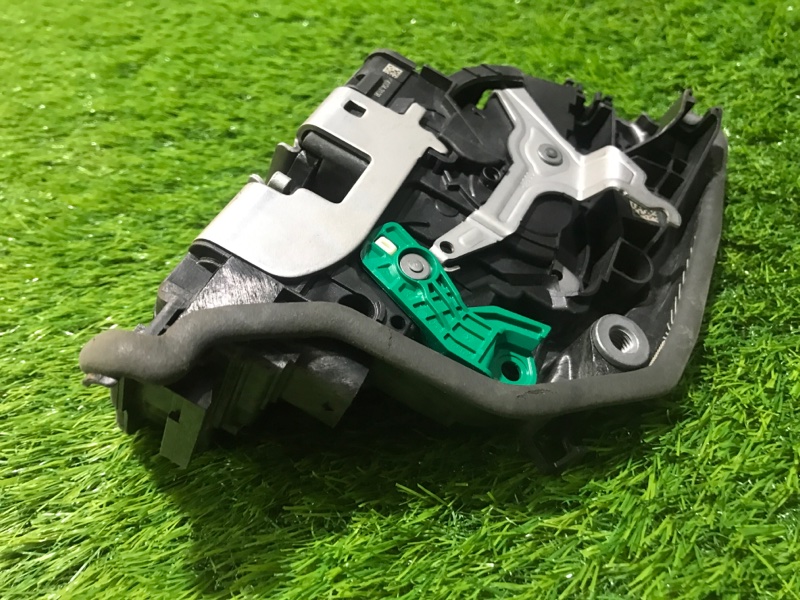 Замок двери задней правой