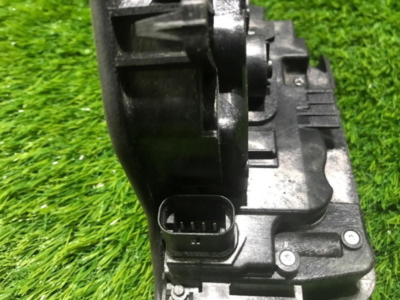 Замок двери задней правой