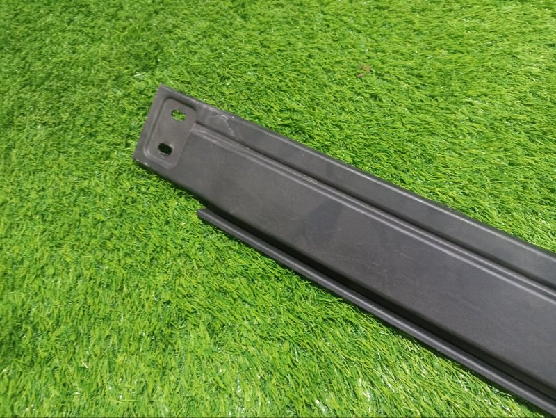 Накладка крышки багажника