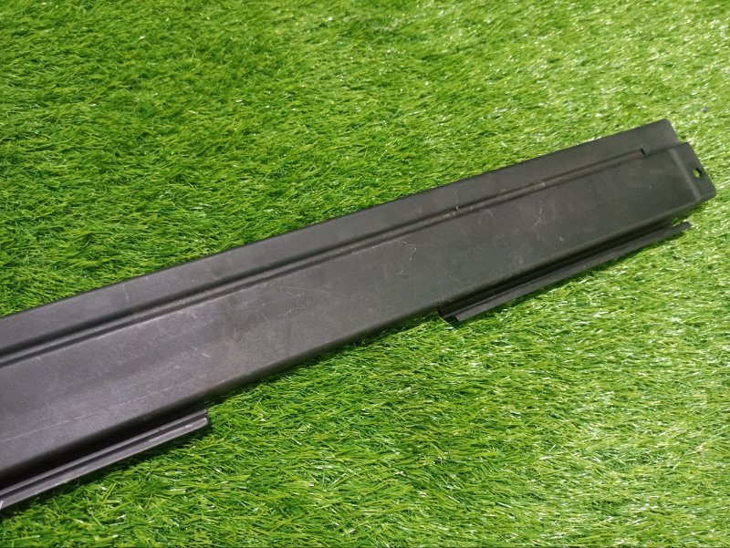 Накладка крышки багажника