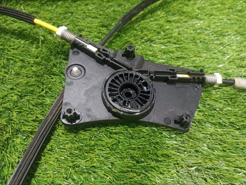 Стеклоподъемник электр. передний правый